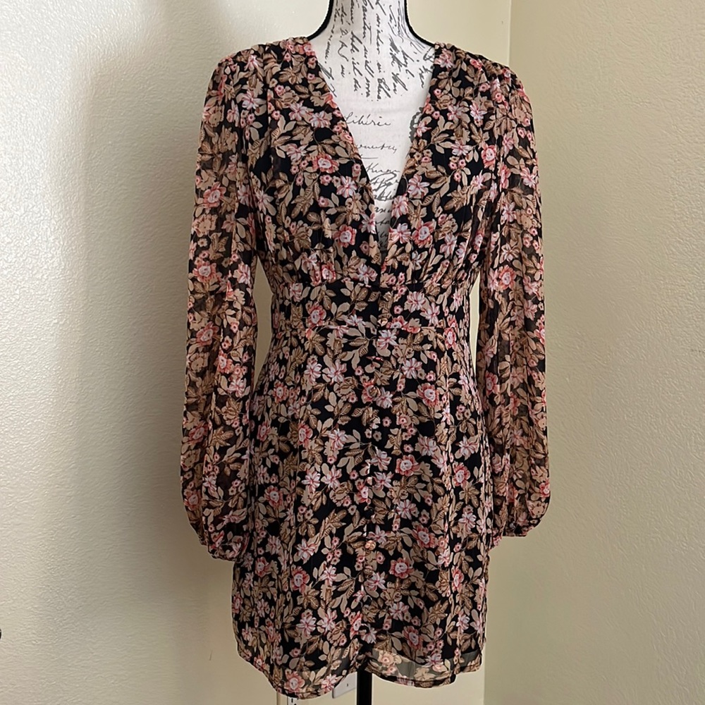 New with tag NASTY GAL Nothing Bud Love Floral V Neck Mini Dress Size 8